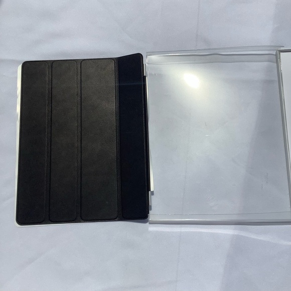 Year 2012 Apple iPad Smart Magnetic Cover for iPad 2 3 & 4 - Leather Black MC947 - Picture 3 of 15